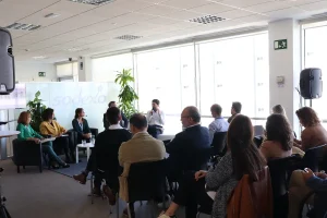 participa en la Mesa de Debate sobre Desperdicio Alimentario organizada